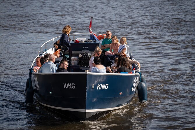 Amsterdam Canal Cruise with Live guide & Two drinks - Central St. - Two drinks and a restroom: small details that matter