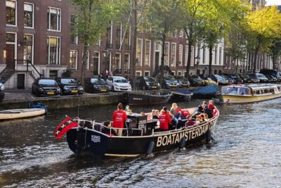 Amsterdam Canal Cruise with Open Bar – Central Station