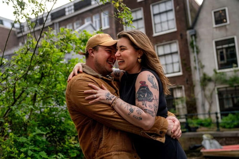 Amsterdam Canals Photoshoot: Private Solo, Family or Couples - Meeting Juliette near the Damrak