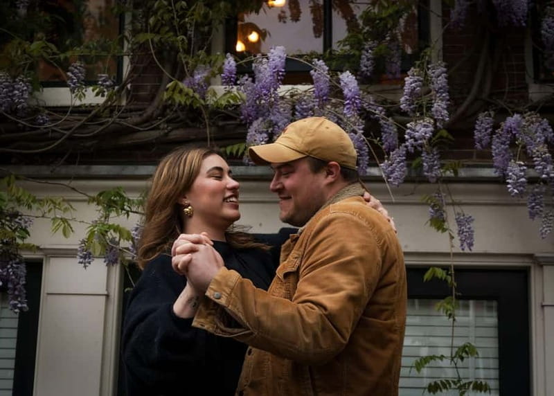 Amsterdam Canals Photoshoot: Private Solo, Family or Couples - Love shoots that feel more like a date