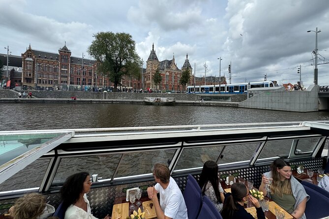 Amsterdam Cheese and Wine Canal Cruise - Prinsengracht shows the city’s middle ground