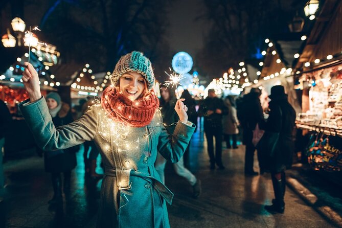 Amsterdam Christmas Walk with hot drink and Dutch treat - What the small group changes