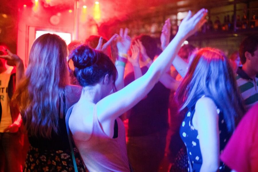 Amsterdam: City Center Bar Crawl and Nightlife Experience - Dress for the door, not the dance floor