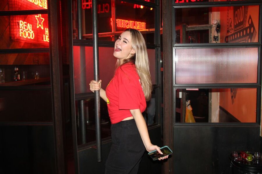 Amsterdam: City Center Bar Crawl and Nightlife Experience - Timing, communication, and staying with the group