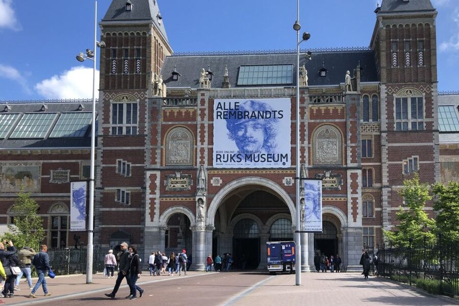 Amsterdam City Center Guided Walking Tour - 12 guests 2,5h - Dam Square closes the city-center loop
