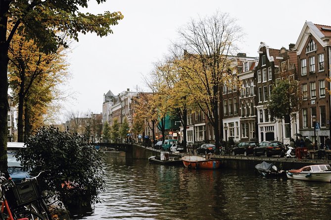Amsterdam City Center & History - Exclusive Guided Walking Tour - Three canals, a quiet courtyard, and Dam Square
