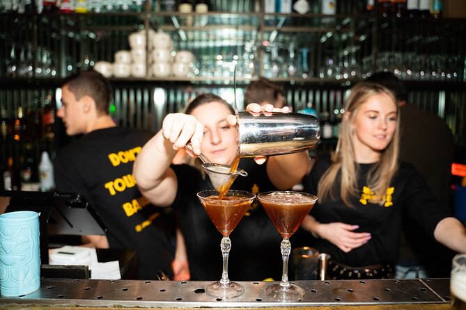 Amsterdam: City Centre Bar Crawl and Nightlife Experience - What this Amsterdam bar crawl really is