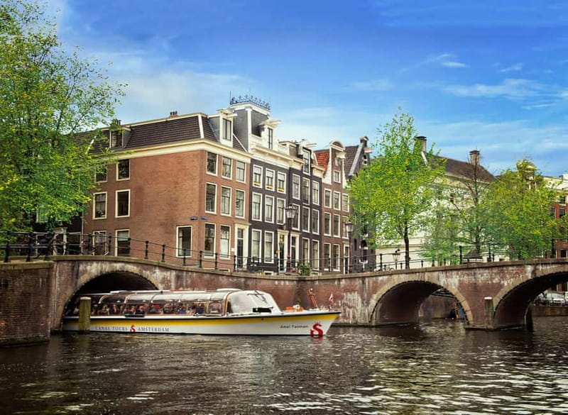 Amsterdam: City Centre Canal Cruise & Free Flower Cocktail - Through the Canal Belt and the Anne Frank House