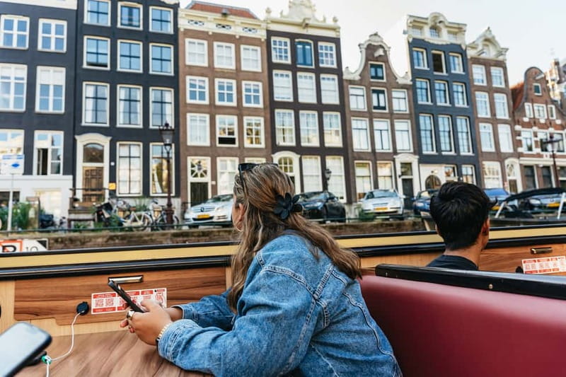 Amsterdam: City Centre Canal Cruise & Free Flower Cocktail - The flower cocktail and what is actually included