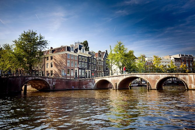 Amsterdam City Centre Cruise on heated boat with Audioguide - Who should book this canal cruise?
