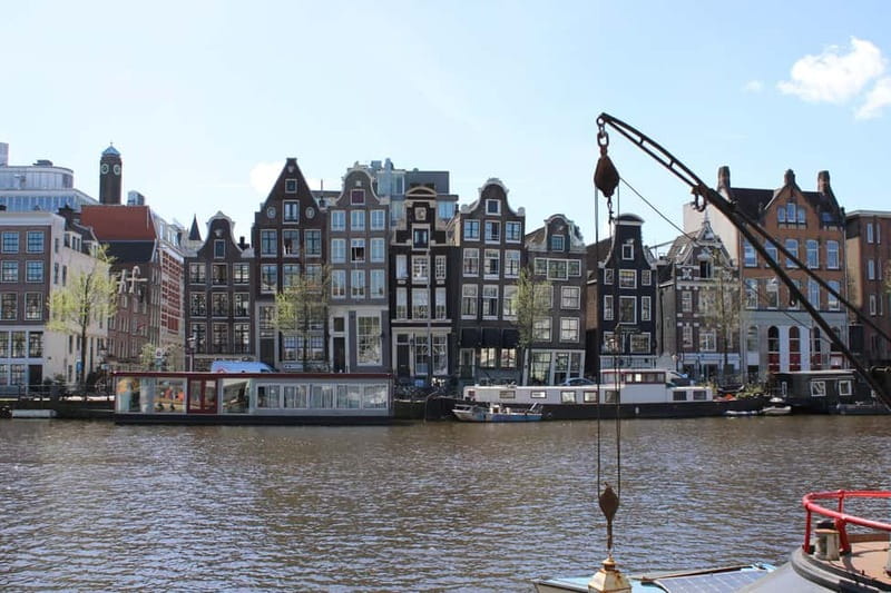 Amsterdam: City walking experience with a local - Manouk’s guiding style and the value of conversation