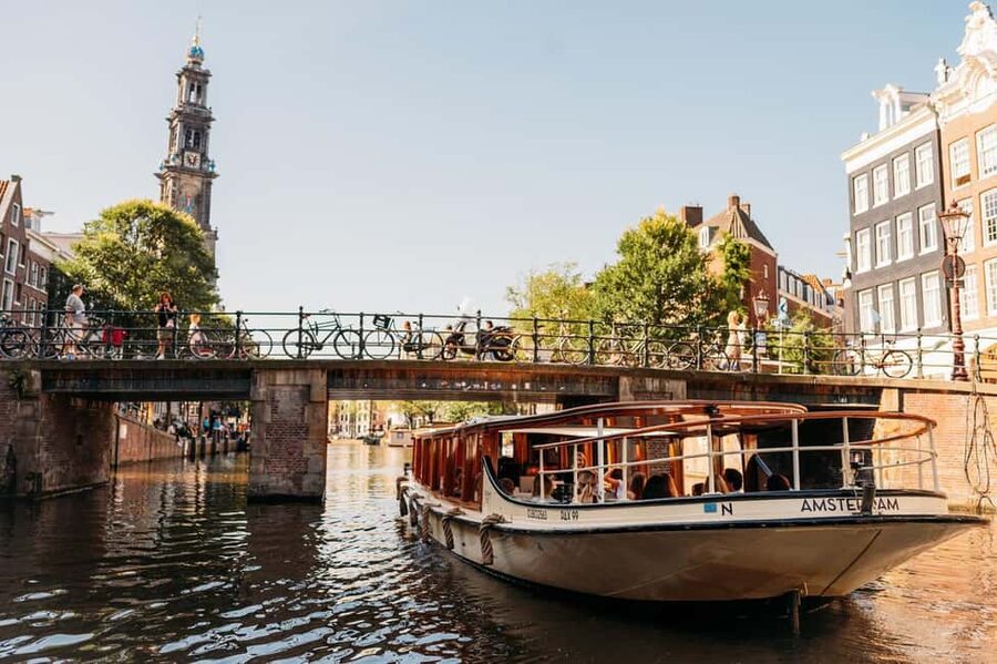 Amsterdam: Classic Boat Cruise with Optional Cheese & Wine - How the one-hour format works for your day