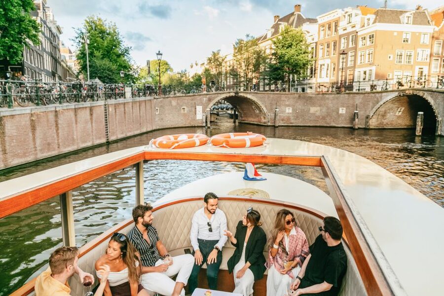 Amsterdam: Classic Boat Cruise with Optional Cheese & Wine - H’ART Museum, Stopera, and Groenburgwal