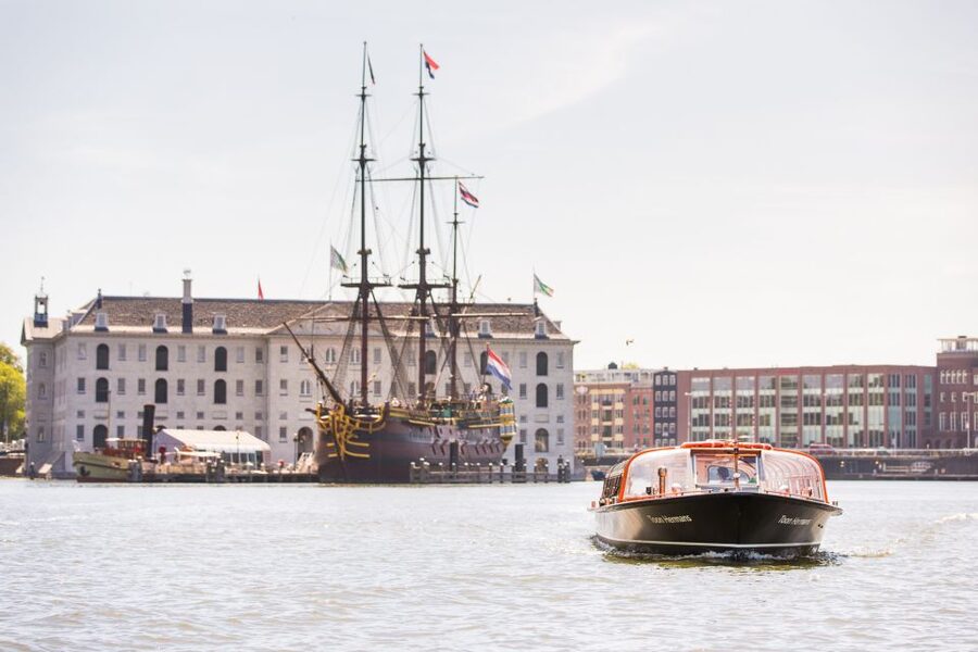 Amsterdam Combo: Madame Tussauds and Canal Cruise - Entering Madame Tussauds at Dam 20