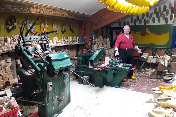 Amsterdam countryside tour by car - Cheese, clogs, and the Simonehoeve farm