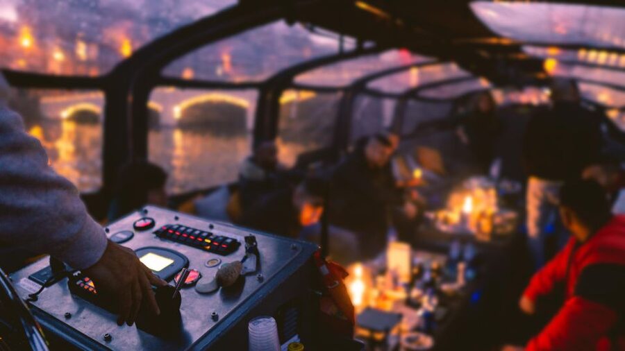 Amsterdam: Covered Canal Booze Cruise with Unlimited Drinks - A relaxed way to see Amsterdam from the water
