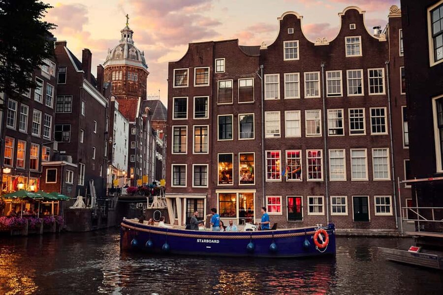 Amsterdam: Cozy Evening Canal Cruise With Open Bar Option - A low-water view of Amsterdam’s old center