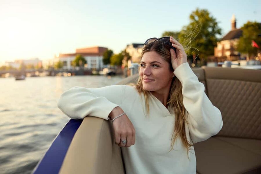 Amsterdam: Cozy Evening Canal Cruise With Open Bar Option - Prinsengracht and the narrow Jordaan canals