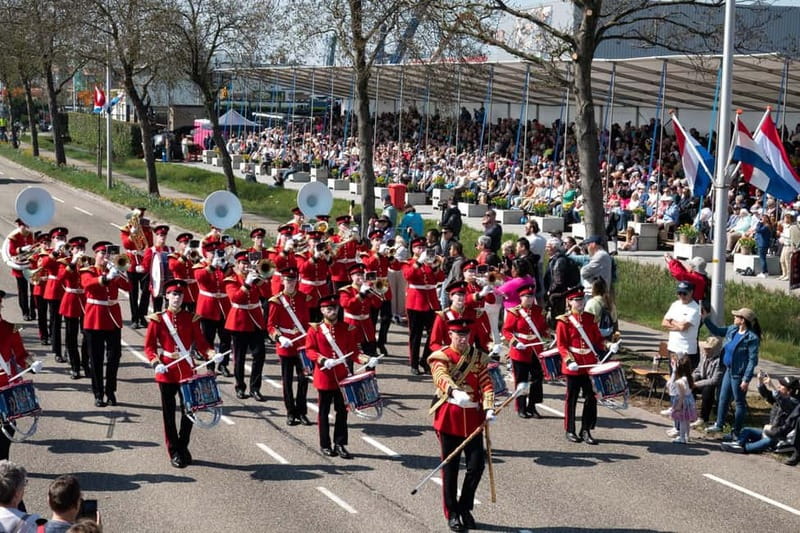 Amsterdam: Day Trip to Flower Parade & Keukenhof on April 18 - Keukenhof after the parade