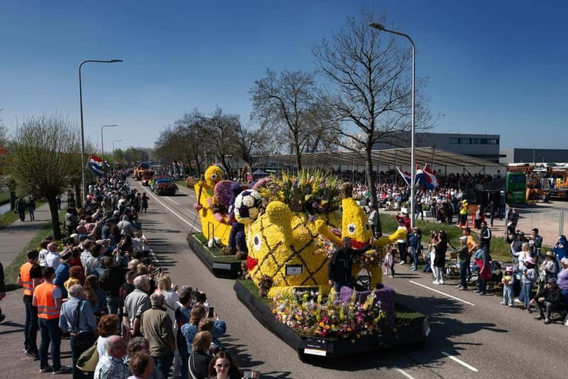 Amsterdam: Day Trip to Flower Parade & Keukenhof on April 18 - The price: $164 for a full spring day