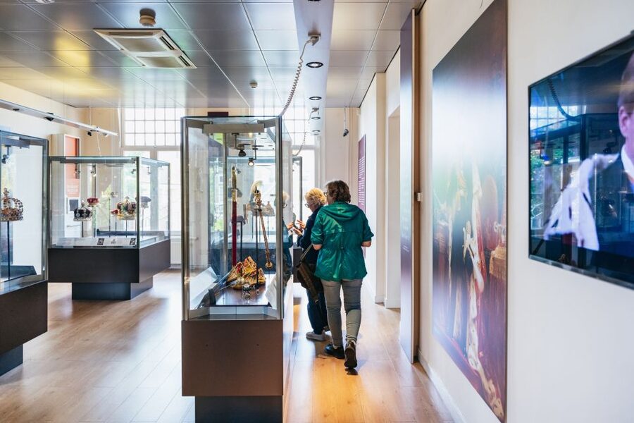 Amsterdam: Diamond Museum Entrance Ticket - Amsterdam’s diamond story begins underground