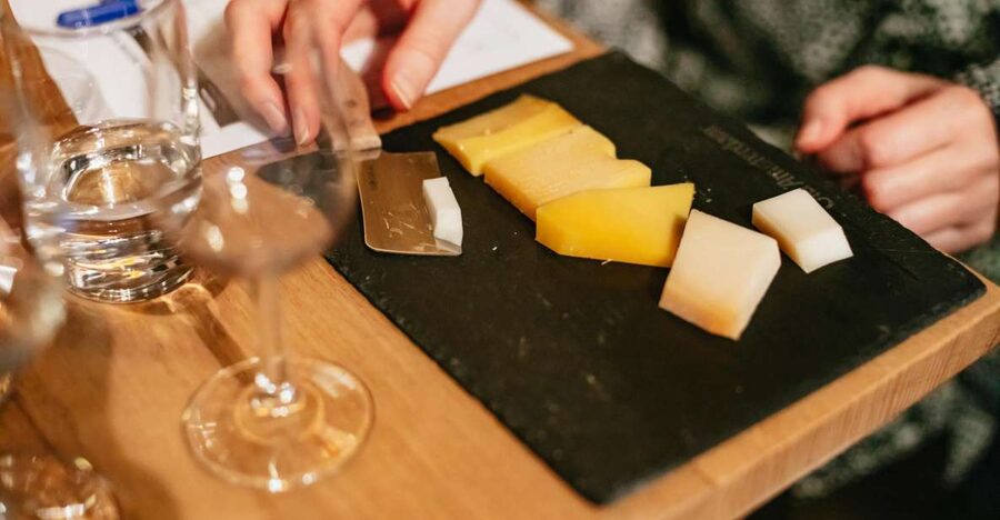 Amsterdam: Dutch Cheese Tasting Experience with Wine - What happens when you arrive at the Old Amsterdam Cheese Store