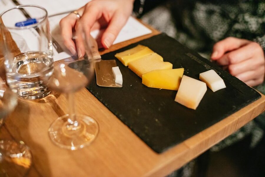 Amsterdam: Dutch Cheese Tasting Experience with Wine - Who should book this tasting?