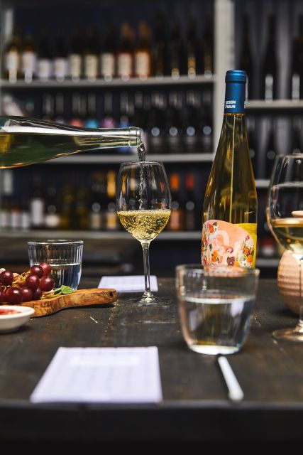 Amsterdam: Dutch Wine Tasting with Sommelier - Diederik’s hosting style and the pace of the evening