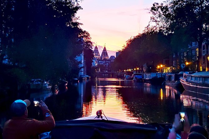 Amsterdam Evening Cosy & Small Cruise & Drinks and Bites - Sunset - Comfort, access, and the small-boat tradeoff