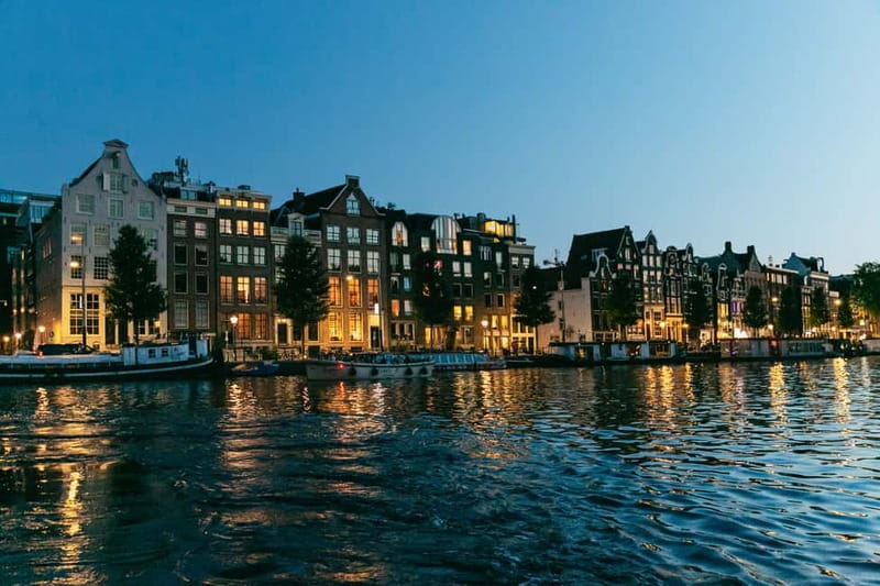 Amsterdam: Evening Cruise with Optional Wine and Snacks - Two Stadhouderskade Docks and a Simple Start