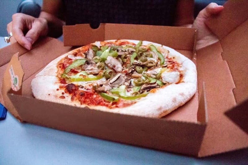 Amsterdam: Evening Pizza Cruise Along the Canals - Pizza, bridges, and Amsterdam after dark