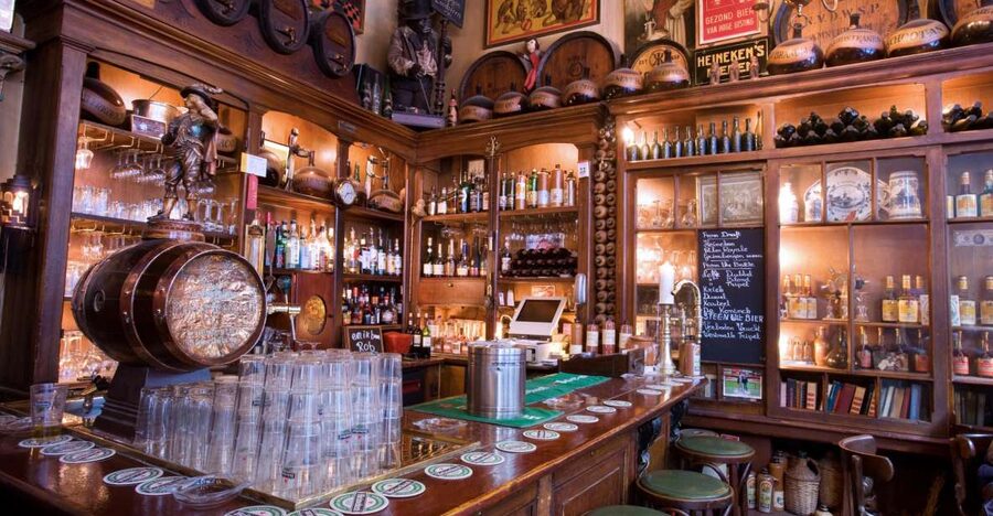 Amsterdam: Exclusive Red Light District Tour and Drink - Warmoesstraat and the famous windows