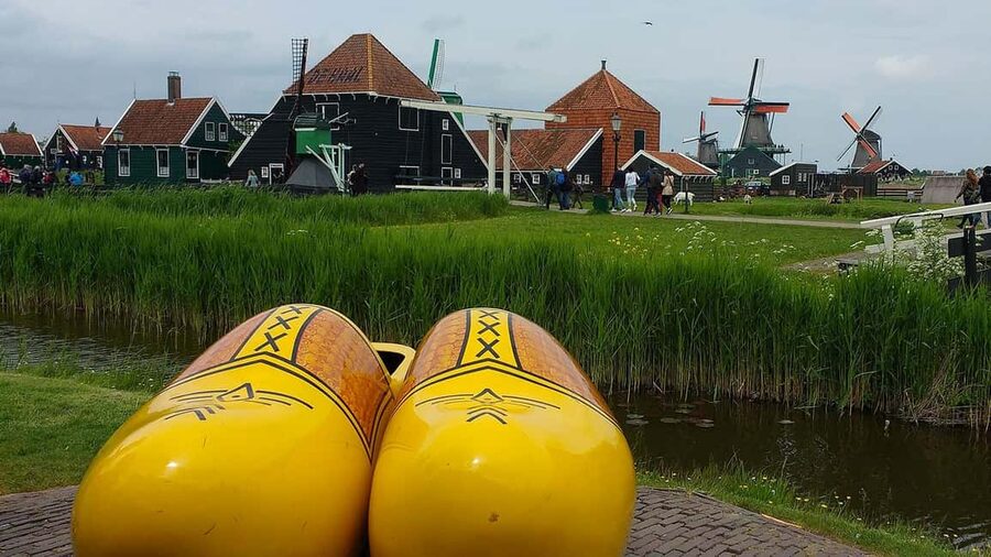 Amsterdam: Explore Zaanse Schans: Half-Day Luxury Coach Trip - Booking Tips for a Smoother Visit