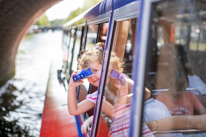 Amsterdam Family-Friendly Canal Cruise with Snackbox Option - What the audio guide is like