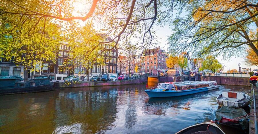 Amsterdam Family Friendly Historical Walking Tour - Adding the One-Hour Canal Cruise