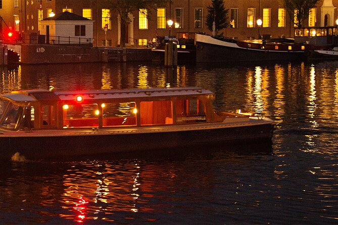 Amsterdam Festival of Lights Cruise by Captain Dave - Drinks, blankets, and the value of comfort