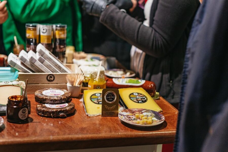 Amsterdam: Food and Culture Walking Tour with Tastings - Eight foods that explain Dutch eating