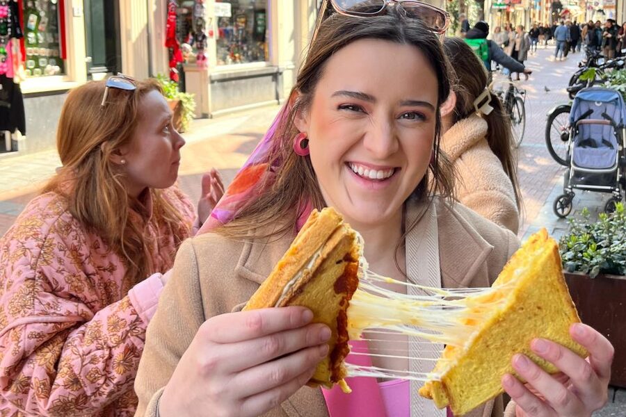 Amsterdam: Food and Culture Walking Tour with Tastings - Walking through the Jordaan