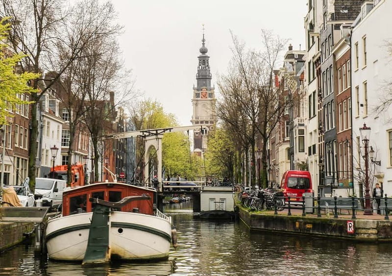 Amsterdam: German Canal Cruise with Unlimited Drinks Option - Muntplein and the Jewish Quarter