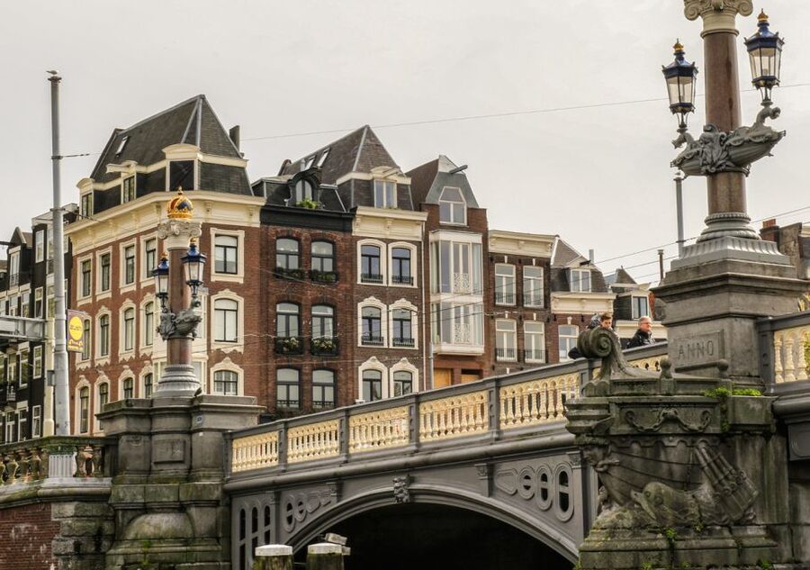 Amsterdam: German Canal Cruise with Unlimited Drinks Option - German commentary and the question of English