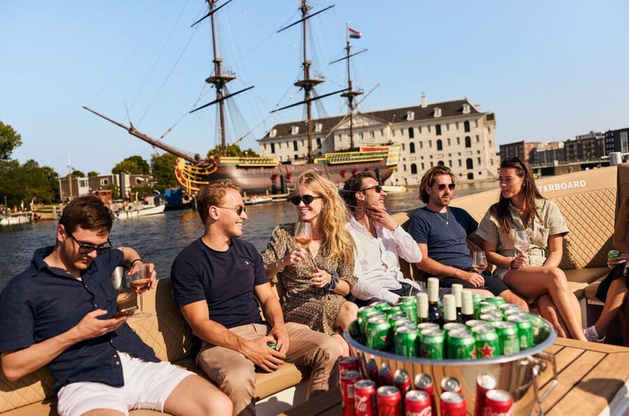 Amsterdam: German Guided Canal Cruise with on Board Bar - Munttoren, Oude Kerk, and the old center