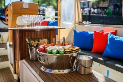 German-speaking boat trip with bar on board