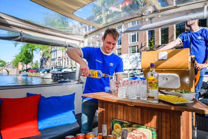Amsterdam: German-speaking boat trip with bar on board - What the German guide adds