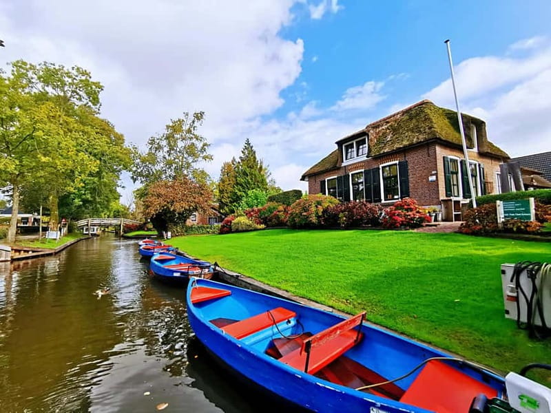Amsterdam: Giethoorn, Afsluitdijk and Zaanse Schans Day Trip - One Day, Three Very Different Netherlands