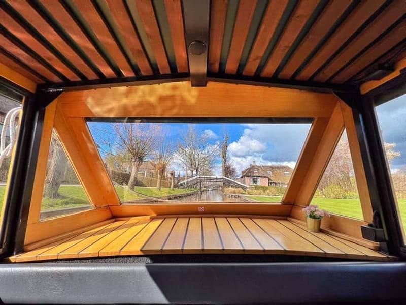 Amsterdam: Giethoorn, Afsluitdijk and Zaanse Schans Day Trip - Guides Make the Long Day Better