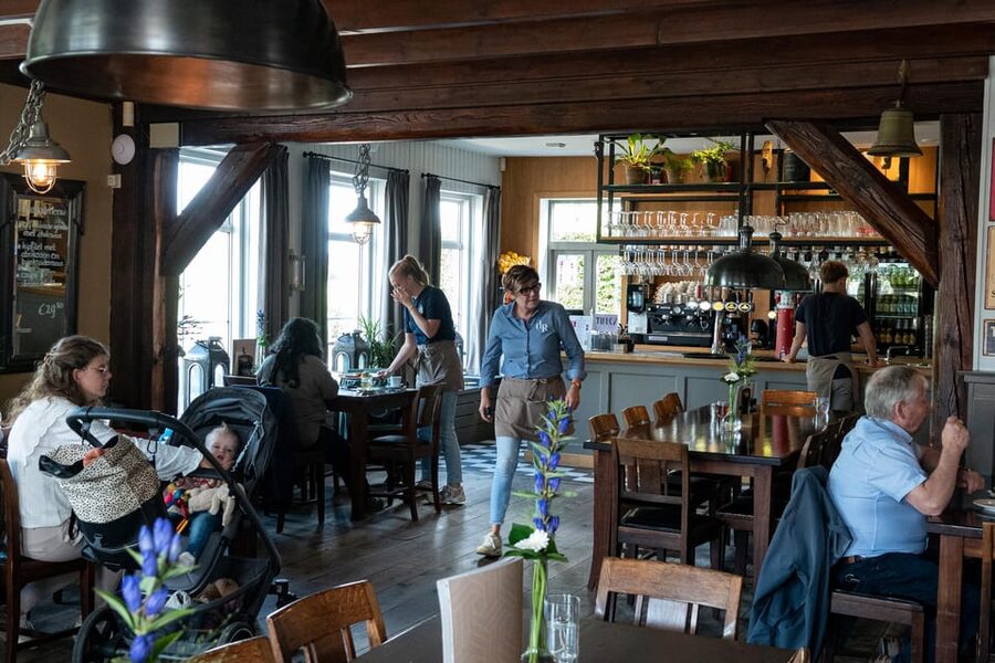 Amsterdam: Giethoorn Tour Scenic Cruise, Cheese & Free Time - Who will enjoy this day most