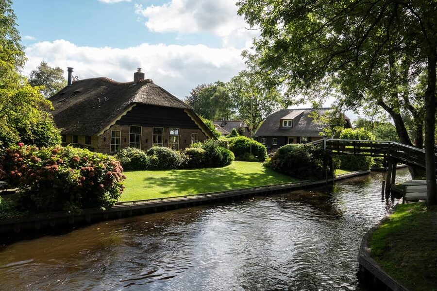 Amsterdam: Giethoorn Tour Scenic Cruise, Cheese & Free Time - Timing, weather, and practical planning
