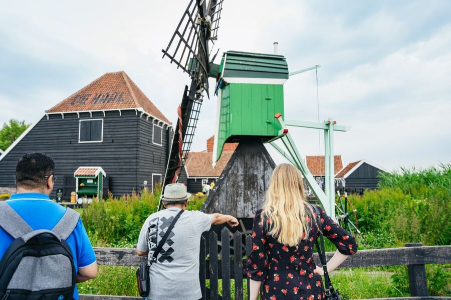 Amsterdam: Giethoorn, Volendam, and Zaanse Schans Tour - Giethoorn: canals, bridges, and the included boat cruise