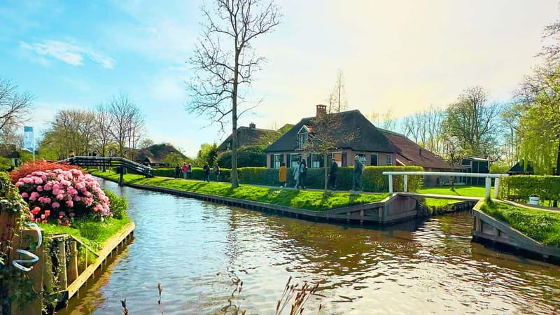 Amsterdam: Giethoorn & Zaanse Schans Small Group Day Trip - Who should book this tour?