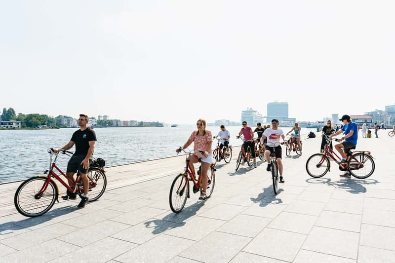 Amsterdam: Guided Bike Tour City Centre in EN/DE/FR/ES - Guides, bikes, and the pace of the ride